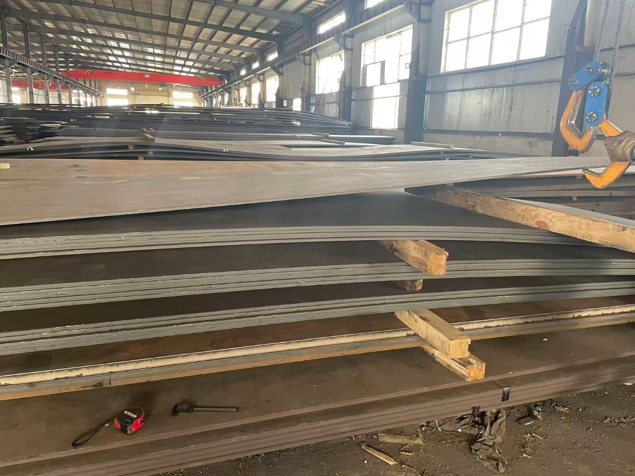 Wear resistant plate material